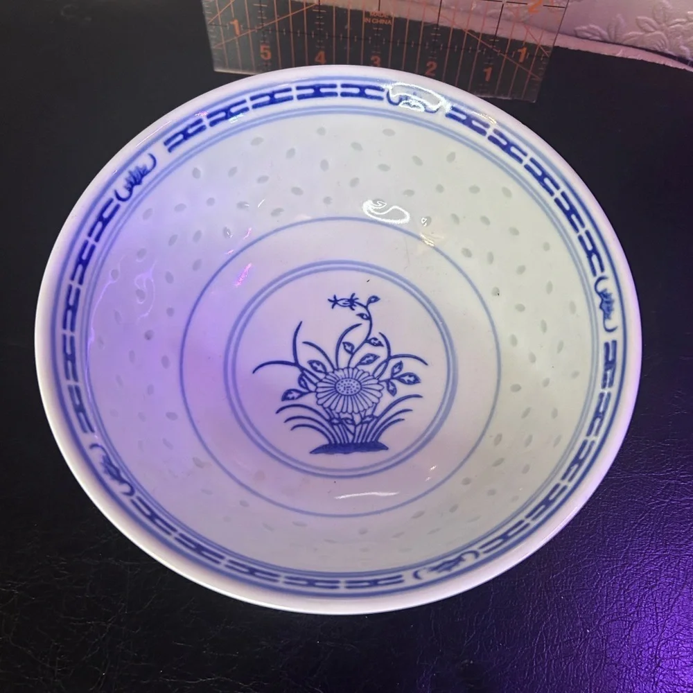 Vintage Jingdezhen Rice Pattern Bowl: Blue and White Floral Porcelain